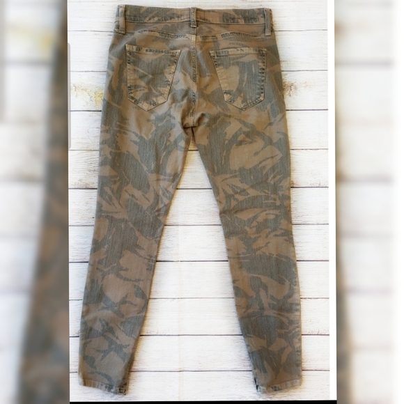 Current/Elliott Silverlake Camo Jeans - Picture 2 of 5